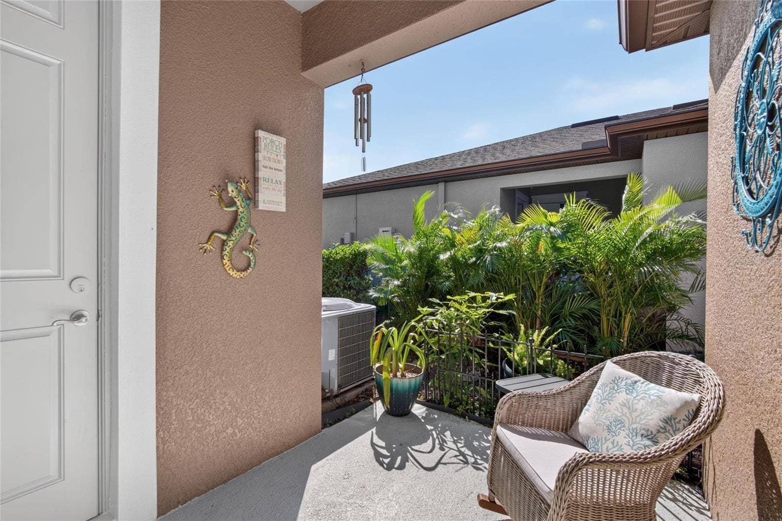 5604 BALCONY BRIDGE PLACE, Lithia, FL 33547 Breezeway to Garage