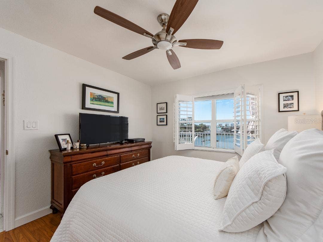205 DOLPHIN POINT, #6, Clearwater, FL 33767 Primary bedroom