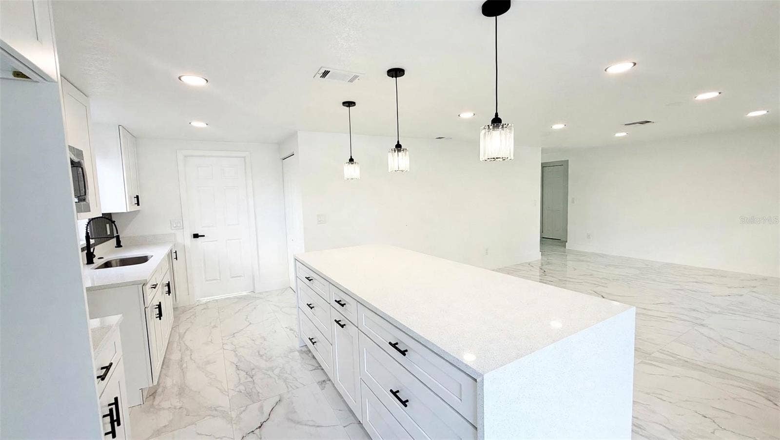 6807 WHITE CLIFFS WAY, Tampa, FL 33625