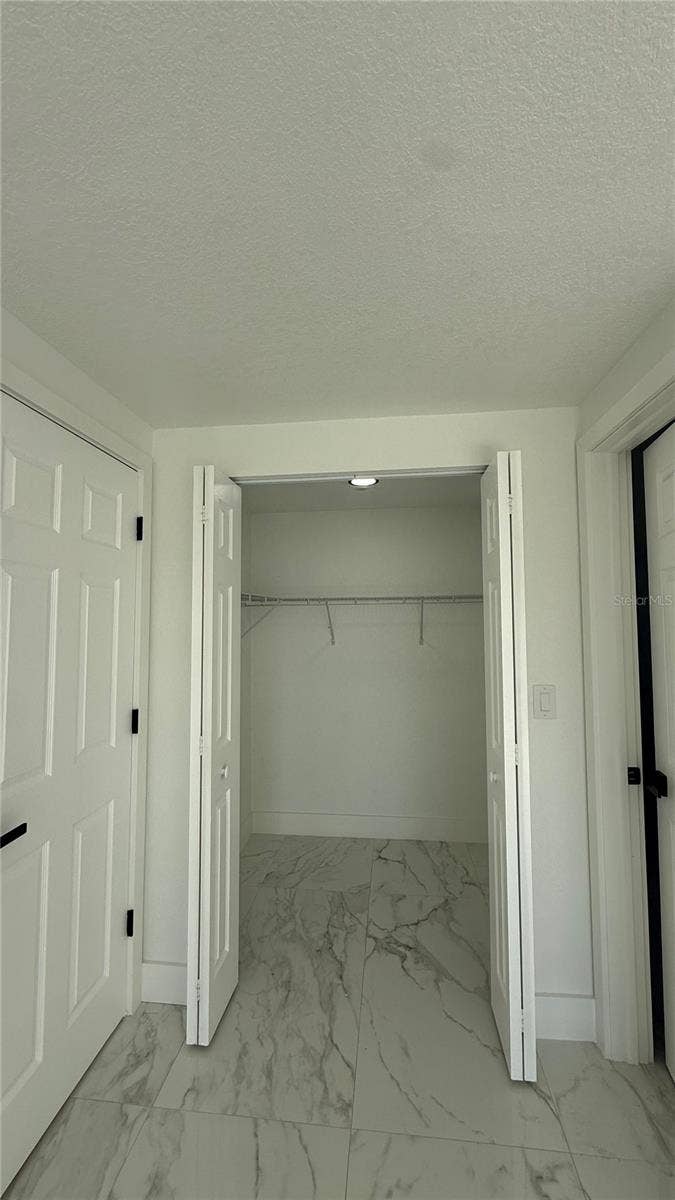 6807 WHITE CLIFFS WAY, Tampa, FL 33625