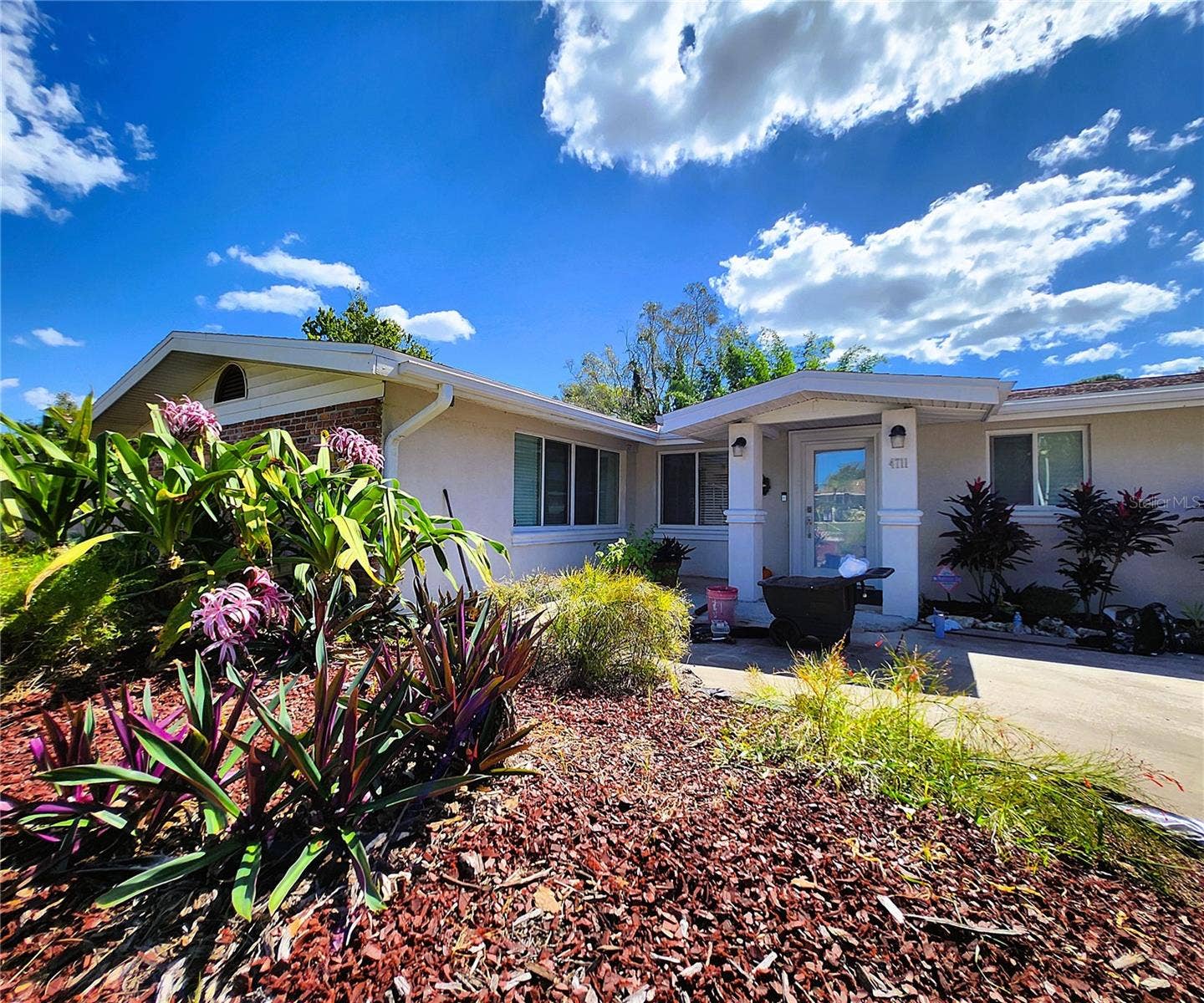 4711 26TH AVENUE W, Bradenton, FL 34209 4711 26th Ave W Bradenton FL 34209: SFH, FLOOD ZONE X! NO HOA, LOT: 102W x 135D, Fully Fenced-in, 3/2, 1656sf, POOL, Propane Gas Fireplace and Water Heater, City Utilities, New Long-Lasting Rubber Mulch