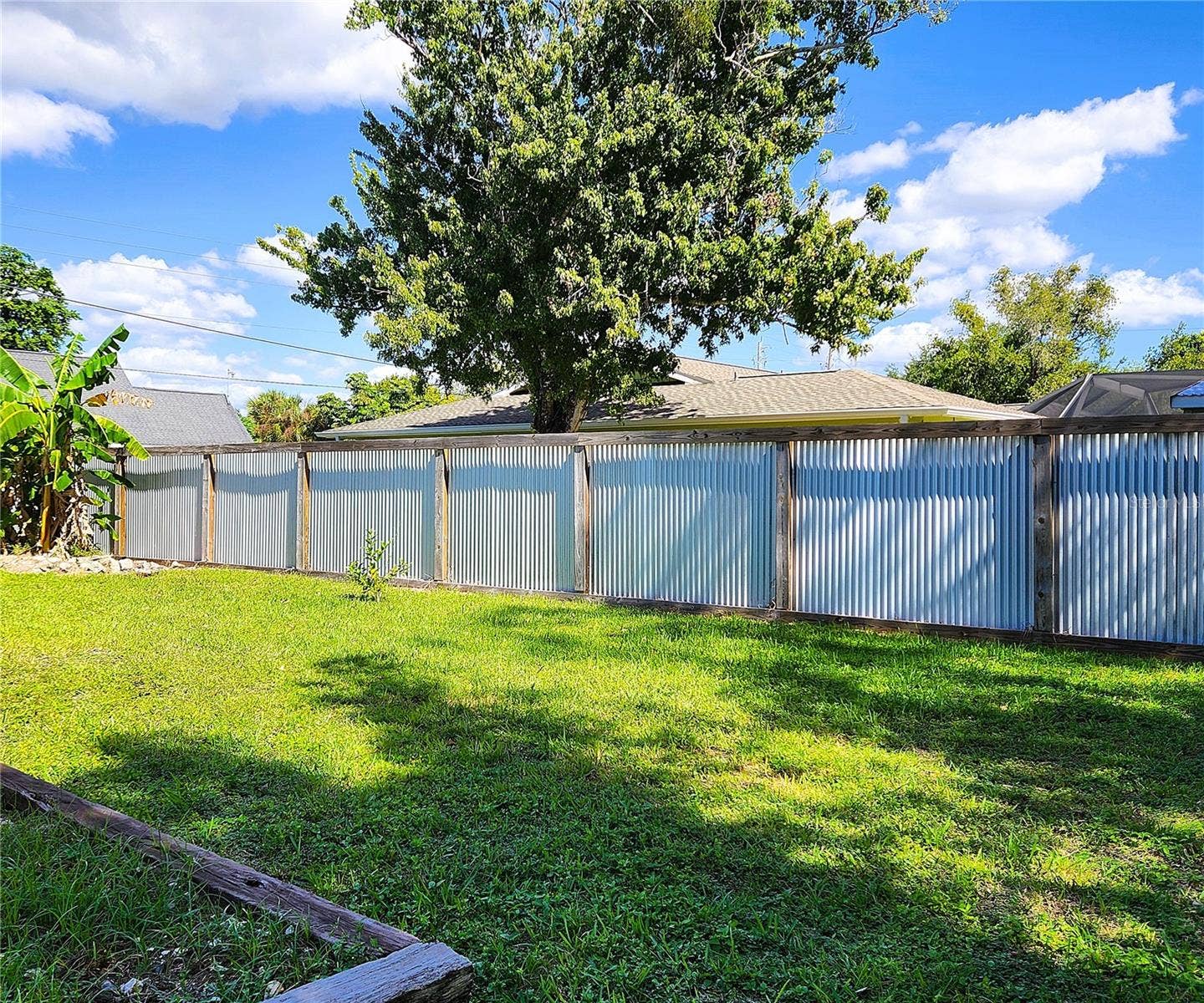 4711 26TH AVENUE W, Bradenton, FL 34209 4711 26th Ave W Bradenton FL 34209: SFH, FLOOD ZONE X! NO HOA, LOT: 102W x 135D, Fully Fenced-in, 3/2, 1656sf, POOL, Propane Gas Fireplace and Water Heater, City Utilities, New Long-Lasting Rubber Mulch