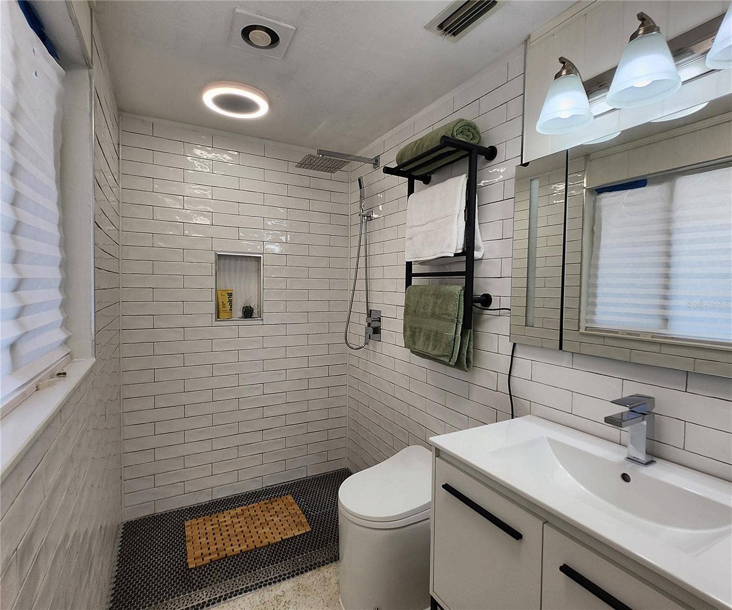 4711 26TH AVENUE W, Bradenton, FL 34209 en suite bathroom