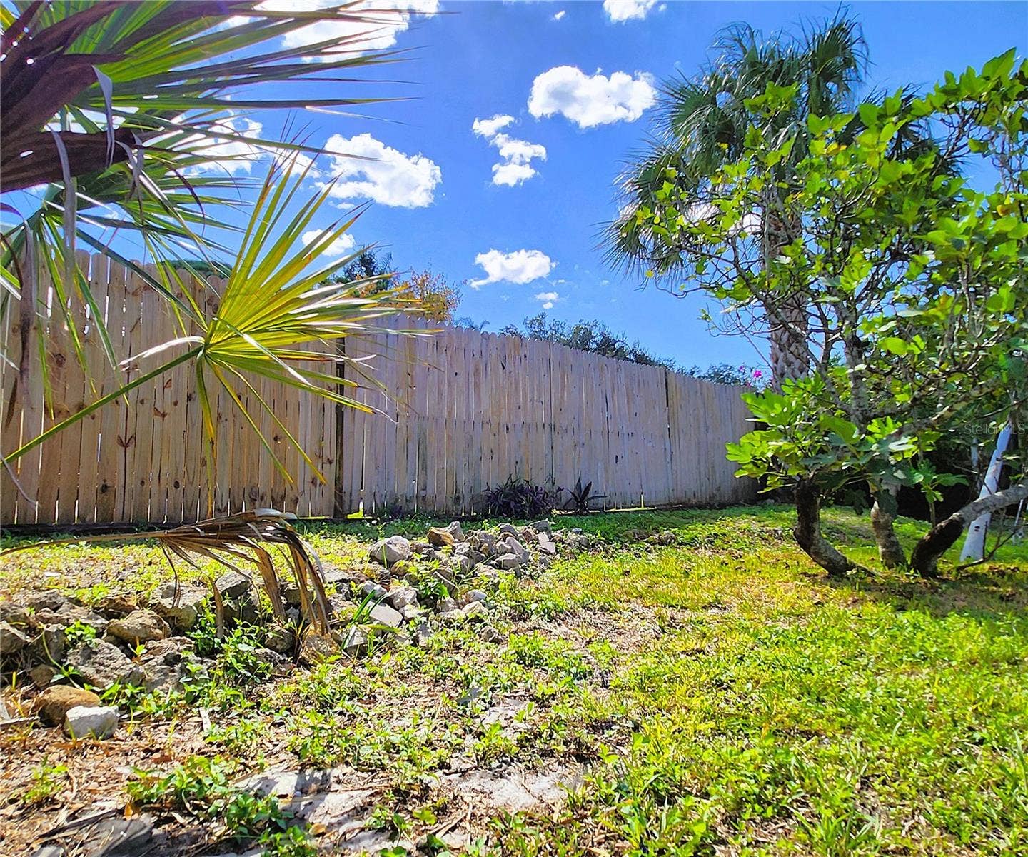 4711 26TH AVENUE W, Bradenton, FL 34209 4711 26th Ave W Bradenton FL 34209: SFH, FLOOD ZONE X! NO HOA, LOT: 102W x 135D, Fully Fenced-in, 3/2, 1656sf, POOL, Propane Gas Fireplace and Water Heater, City Utilities, New Long-Lasting Rubber Mulch