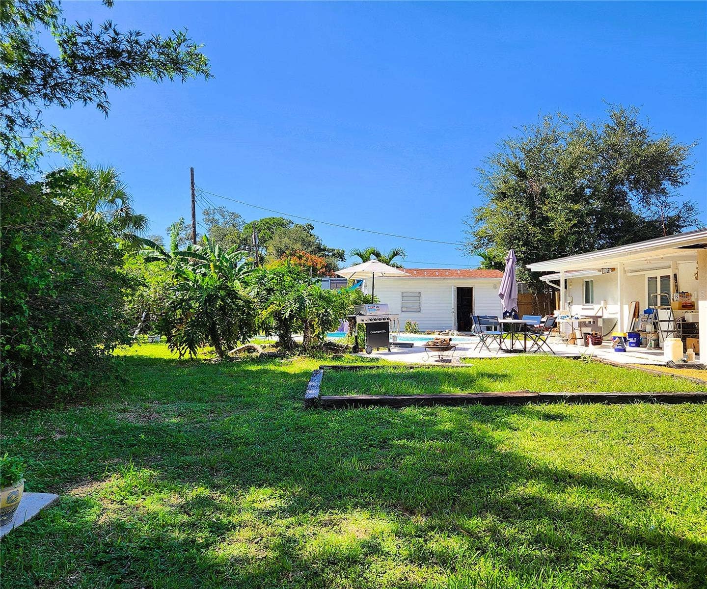 4711 26TH AVENUE W, Bradenton, FL 34209 4711 26th Ave W Bradenton FL 34209: SFH, FLOOD ZONE X! NO HOA, LOT: 102W x 135D, Fully Fenced-in, 3/2, 1656sf, POOL, Propane Gas Fireplace and Water Heater, City Utilities, New Long-Lasting Rubber Mulch