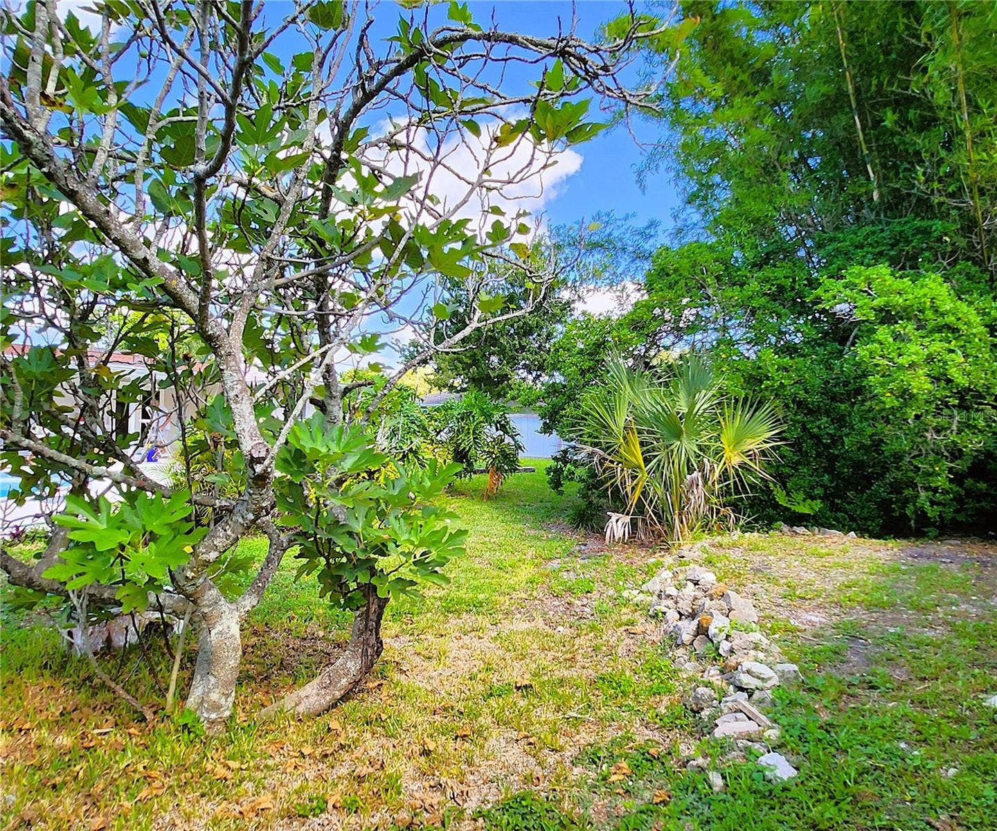 4711 26TH AVENUE W, Bradenton, FL 34209 4711 26th Ave W Bradenton FL 34209: SFH, FLOOD ZONE X! NO HOA, LOT: 102W x 135D, Fully Fenced-in, 3/2, 1656sf, POOL, Propane Gas Fireplace and Water Heater, City Utilities, New Long-Lasting Rubber Mulch