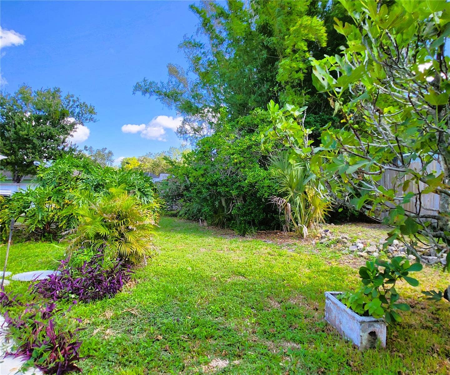 4711 26TH AVENUE W, Bradenton, FL 34209 4711 26th Ave W Bradenton FL 34209: SFH, FLOOD ZONE X! NO HOA, LOT: 102W x 135D, Fully Fenced-in, 3/2, 1656sf, POOL, Propane Gas Fireplace and Water Heater, City Utilities, New Long-Lasting Rubber Mulch