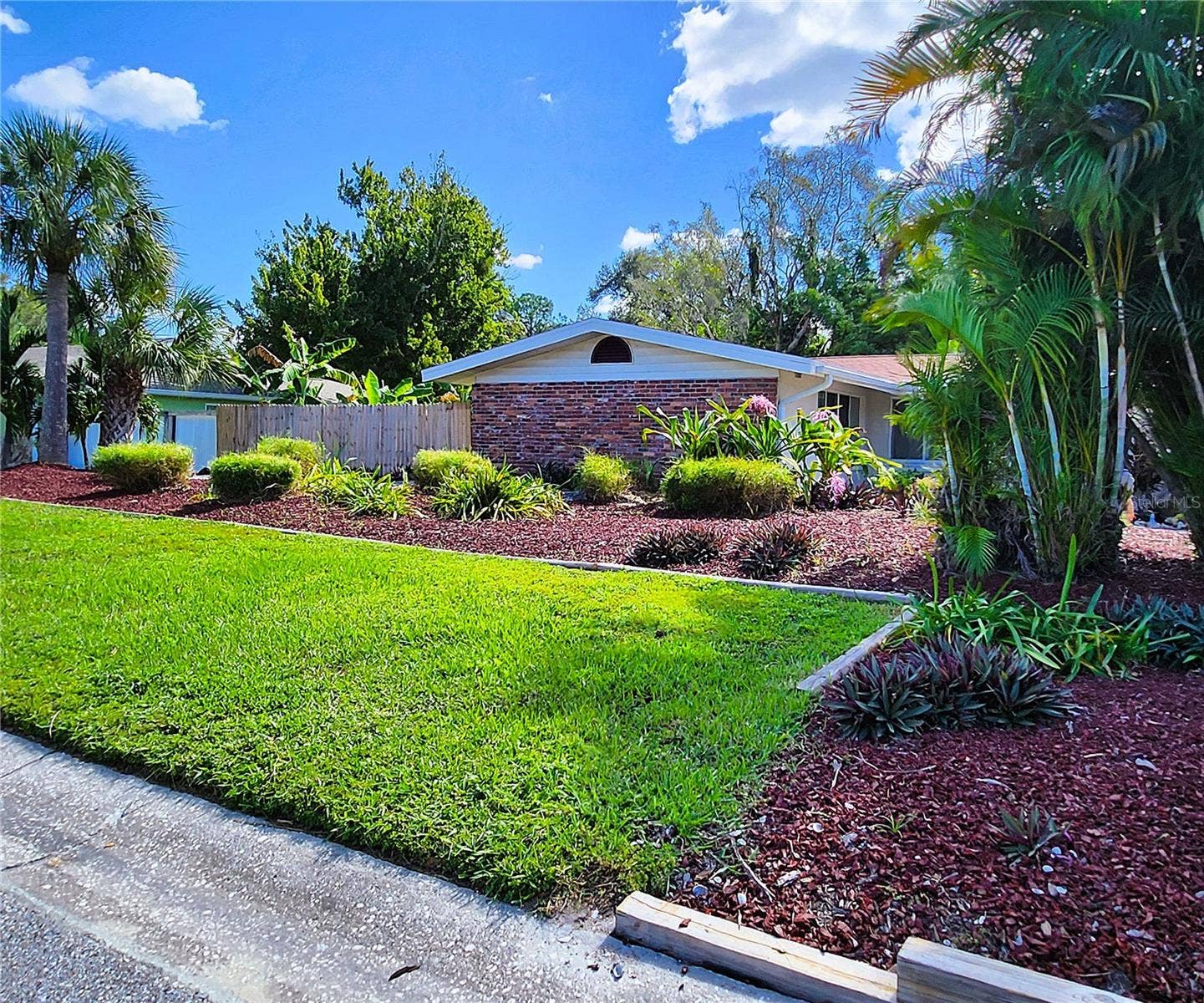 4711 26TH AVENUE W, Bradenton, FL 34209 4711 26th Ave W Bradenton FL 34209: SFH, FLOOD ZONE X! NO HOA, LOT: 102W x 135D, Fully Fenced-in, 3/2, 1656sf, POOL, Propane Gas Fireplace and Water Heater, City Utilities, New Long-Lasting Rubber Mulch