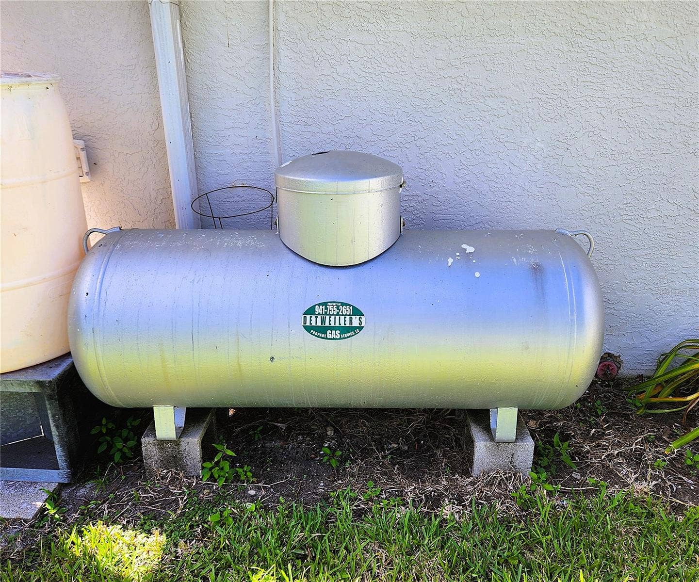 4711 26TH AVENUE W, Bradenton, FL 34209 Propane Gas for the Water heater and fireplace. The kitchen is piped for a gas stove.