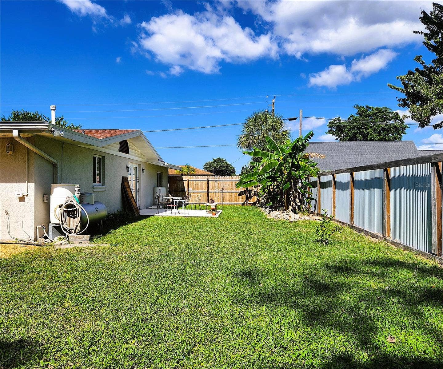 4711 26TH AVENUE W, Bradenton, FL 34209 4711 26th Ave W Bradenton FL 34209: SFH, FLOOD ZONE X! NO HOA, LOT: 102W x 135D, Fully Fenced-in, 3/2, 1656sf, POOL, Propane Gas Fireplace and Water Heater, City Utilities, New Long-Lasting Rubber Mulch