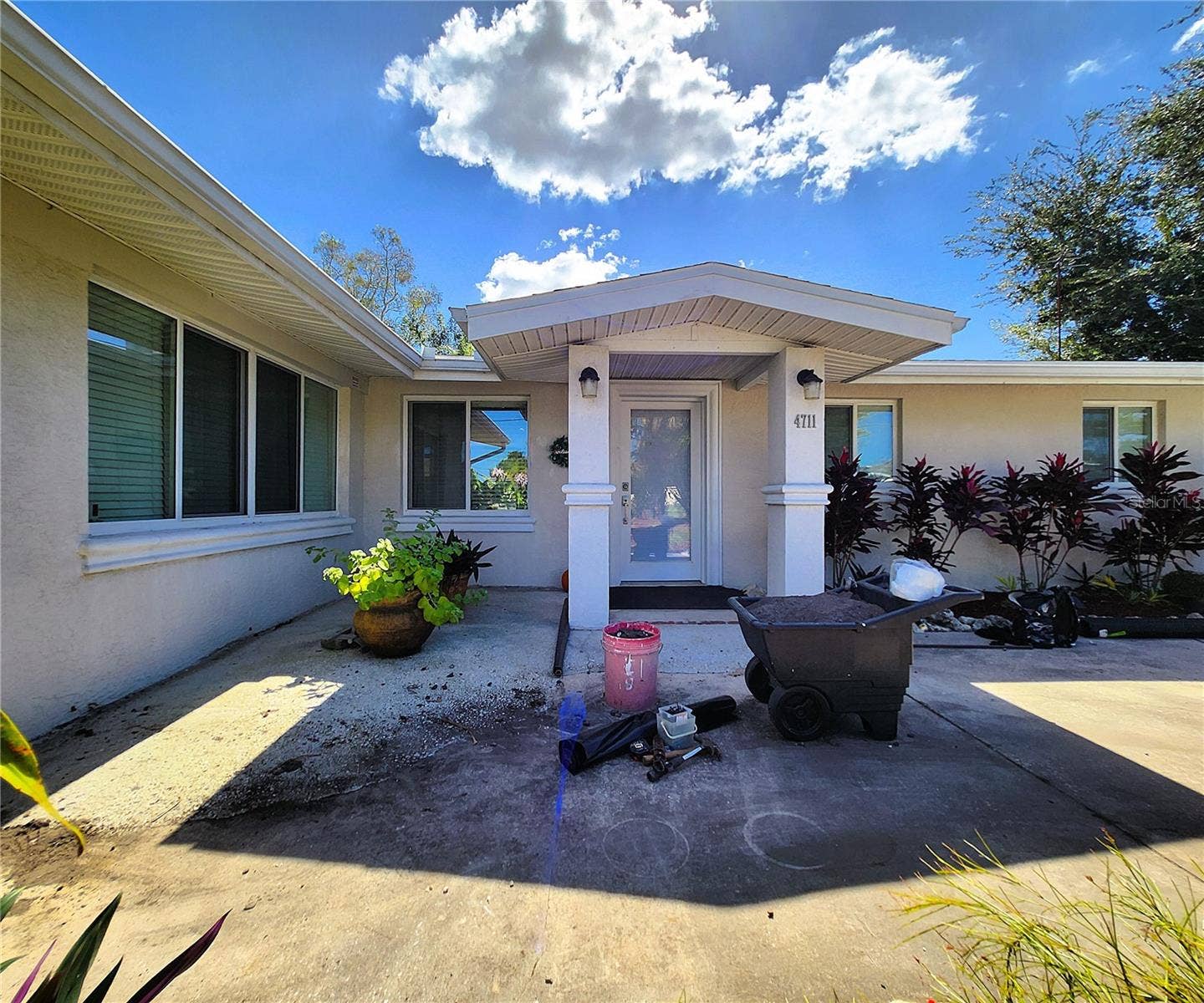 4711 26TH AVENUE W, Bradenton, FL 34209 4711 26th Ave W Bradenton FL 34209: OVERHANGS at least 24"