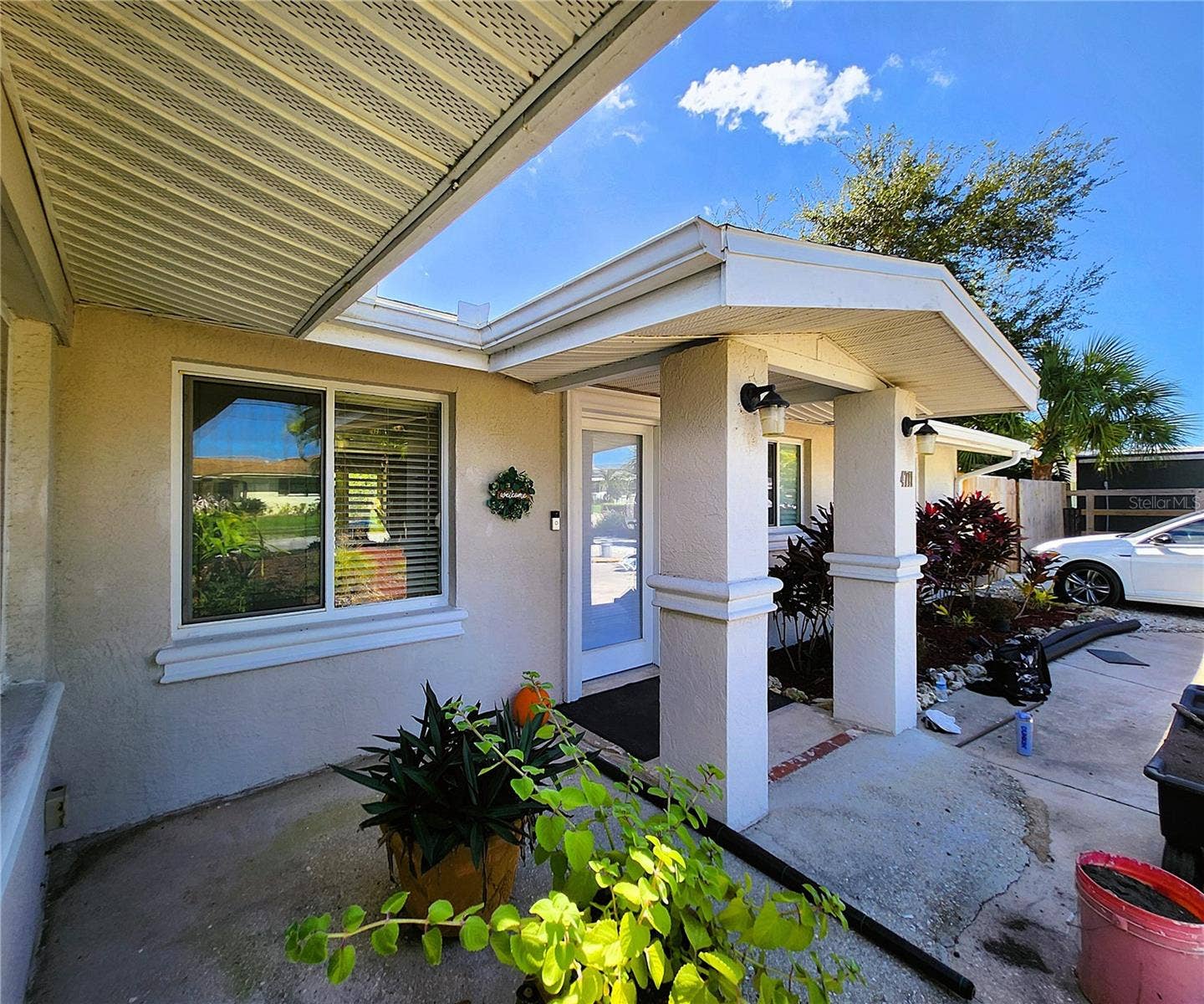 4711 26TH AVENUE W, Bradenton, FL 34209 4711 26th Ave W Bradenton FL 34209: OVERHANGS at least 24"