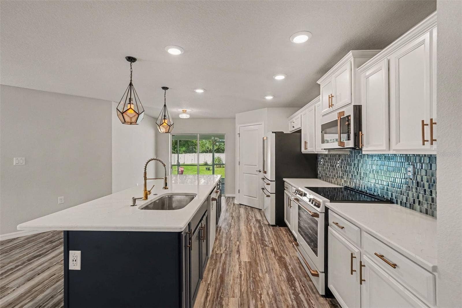 7451 BLACKBIRD AVENUE, Weeki Wachee, FL 34613 7451 BLACKBIRD AVENUE, Weeki Wachee, FL 34613