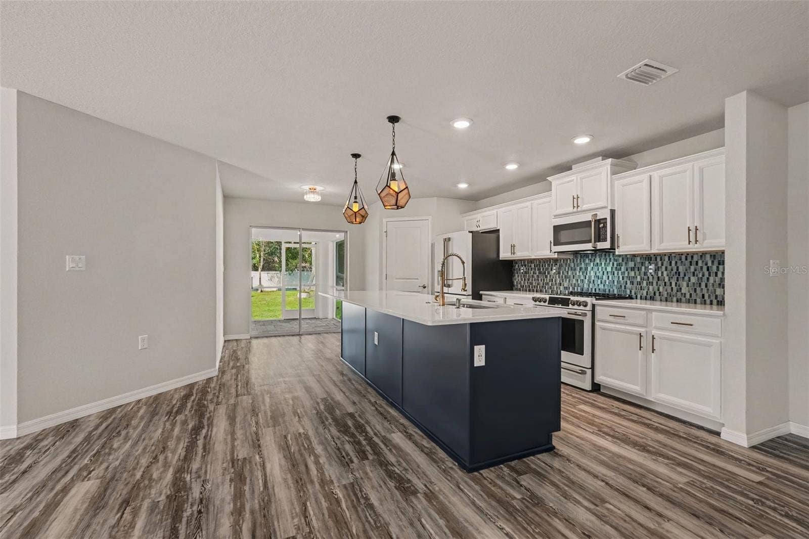 7451 BLACKBIRD AVENUE, Weeki Wachee, FL 34613 7451 BLACKBIRD AVENUE, Weeki Wachee, FL 34613