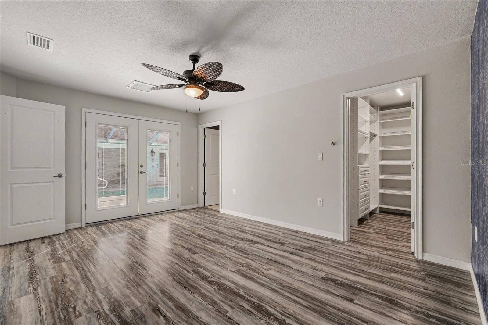 7451 BLACKBIRD AVENUE, Weeki Wachee, FL 34613 7451 BLACKBIRD AVENUE, Weeki Wachee, FL 34613