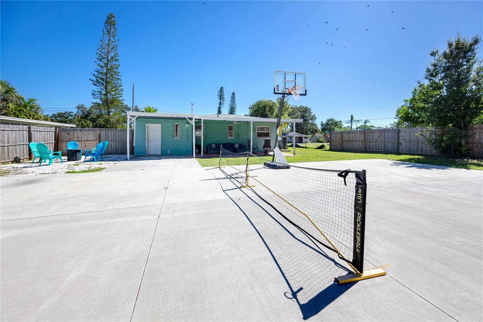 925 67TH STREET S, St Petersburg, FL 33707 Outdoor recreation area