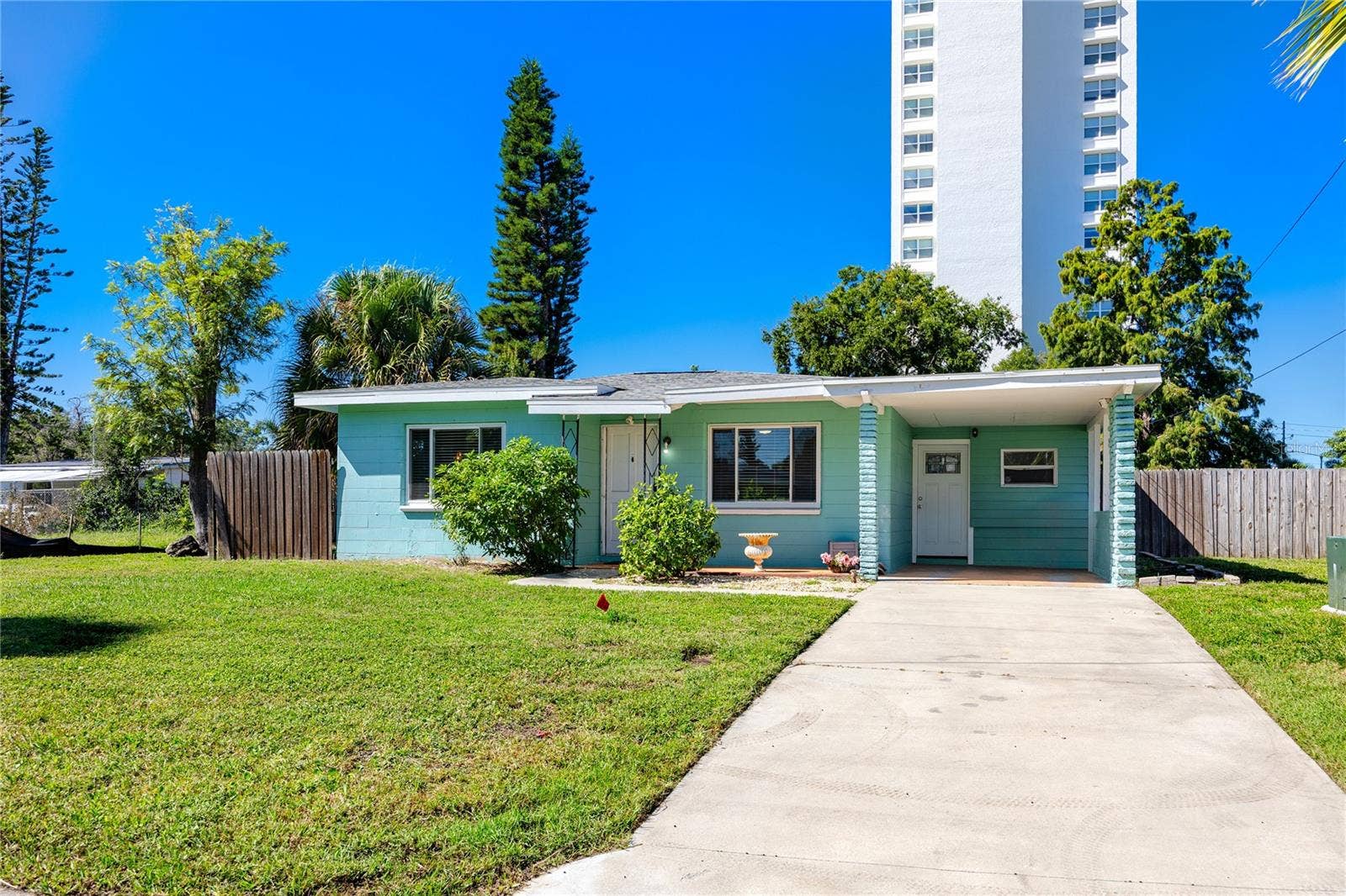 925 67TH STREET S, St Petersburg, FL 33707 925 67TH STREET S, St Petersburg, FL 33707