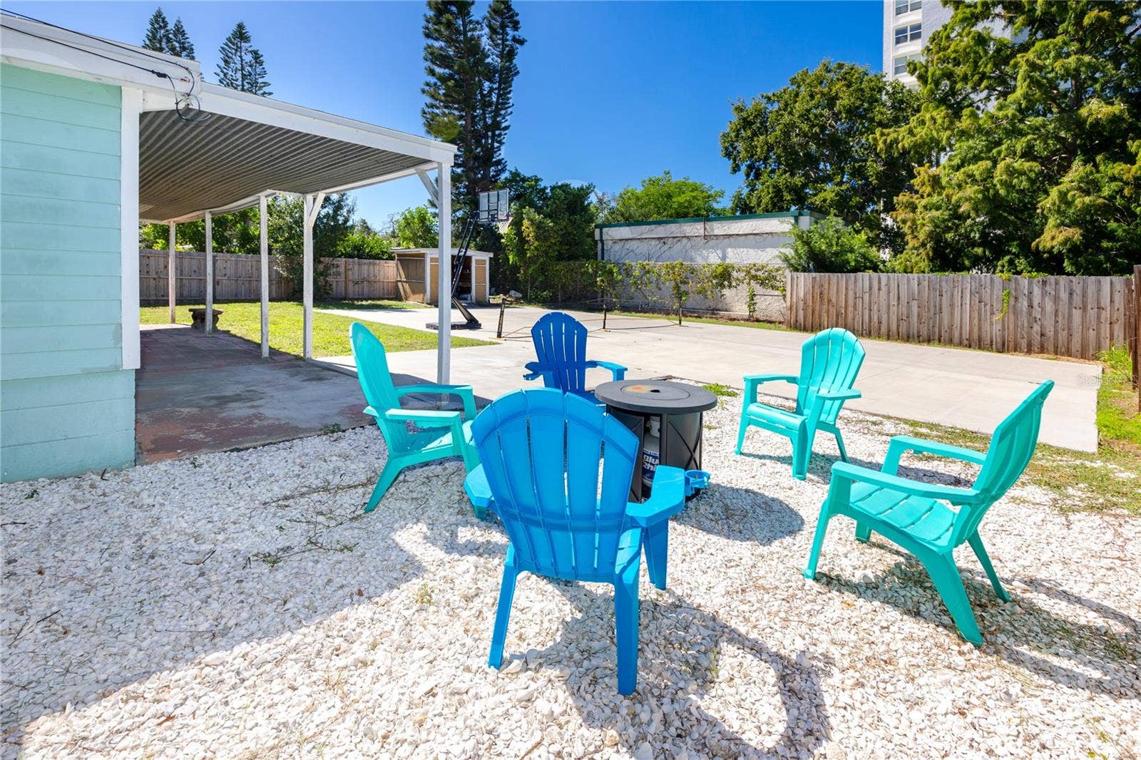 925 67TH STREET S, St Petersburg, FL 33707 outdoor sitting area