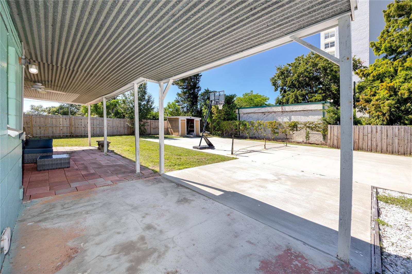 925 67TH STREET S, St Petersburg, FL 33707 back pation
