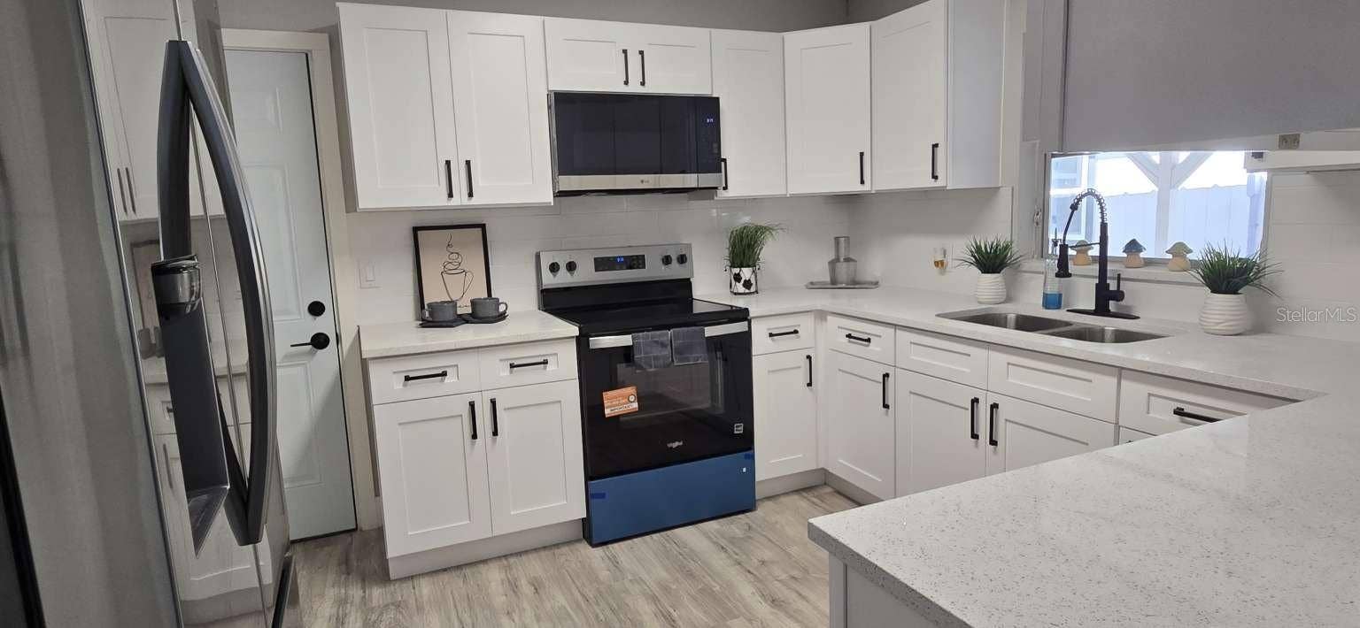 1638 PINEBERRY STREET, Lakeland, FL 33803 1638 PINEBERRY STREET, Lakeland, FL 33803