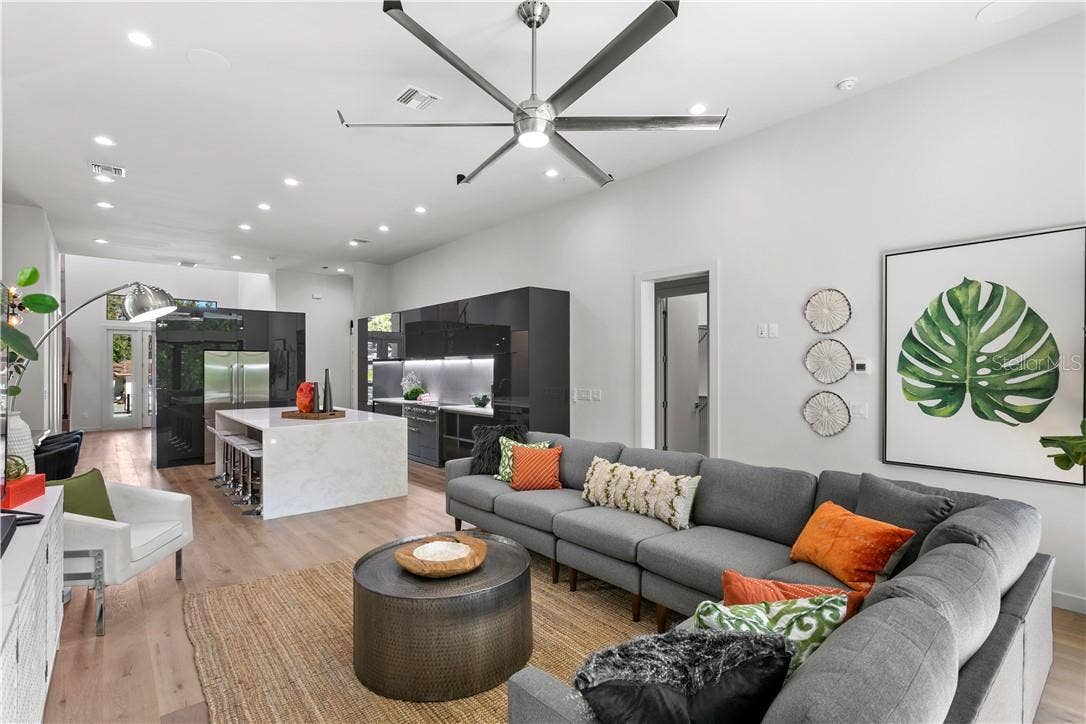 21 BAFFIN AVENUE, Tampa, FL 33606 21 BAFFIN AVENUE, Tampa, FL 33606