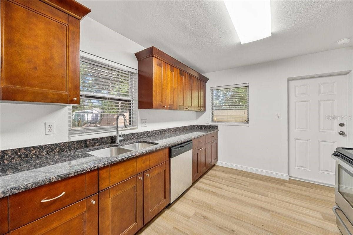 Double sink for quick clean-up!