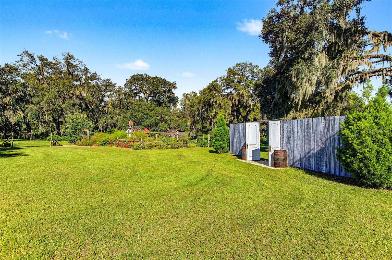 15300 LAKE IOLA ROAD, Dade City, FL 33523 15300 LAKE IOLA ROAD, Dade City, FL 33523