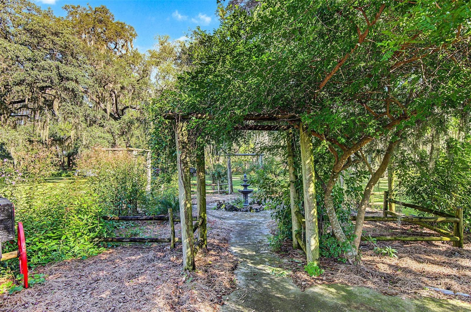 15300 LAKE IOLA ROAD, Dade City, FL 33523 15300 LAKE IOLA ROAD, Dade City, FL 33523