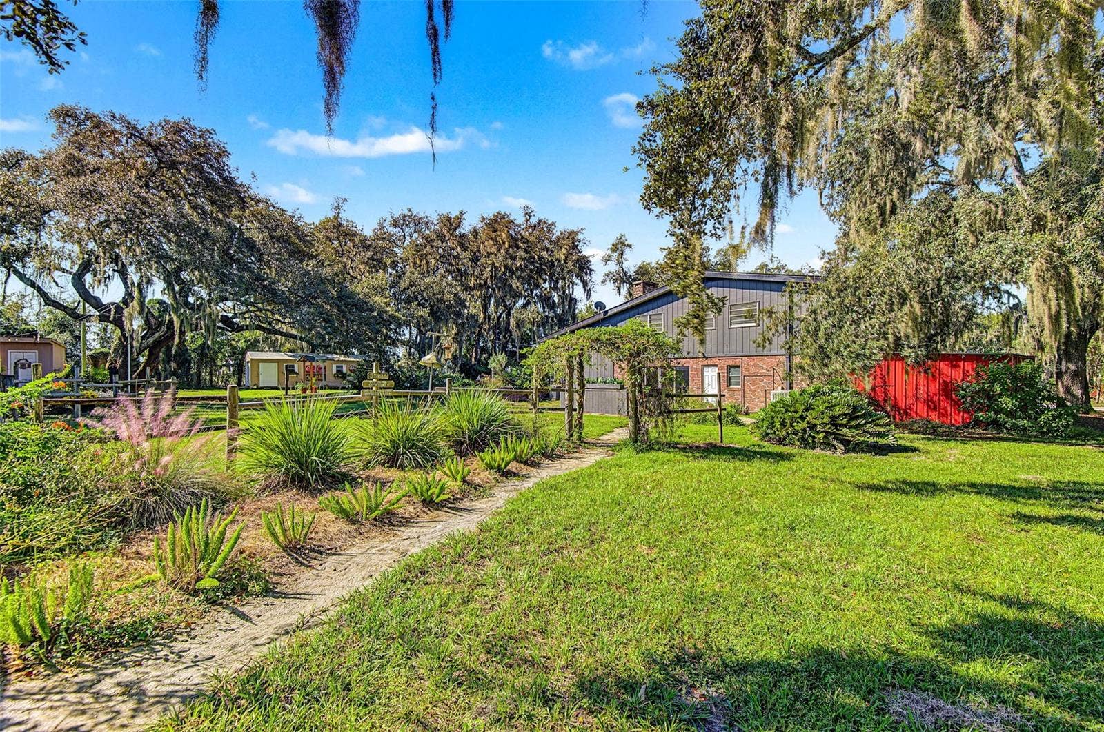 15300 LAKE IOLA ROAD, Dade City, FL 33523 15300 LAKE IOLA ROAD, Dade City, FL 33523