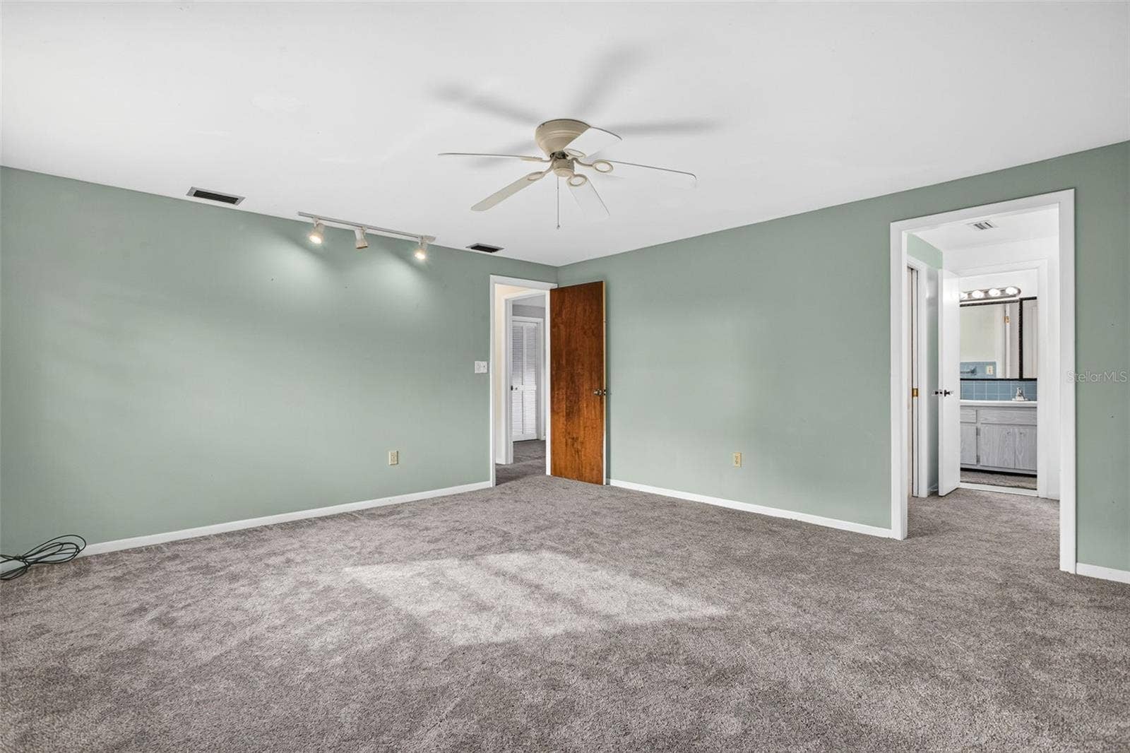15300 LAKE IOLA ROAD, Dade City, FL 33523 15300 LAKE IOLA ROAD, Dade City, FL 33523