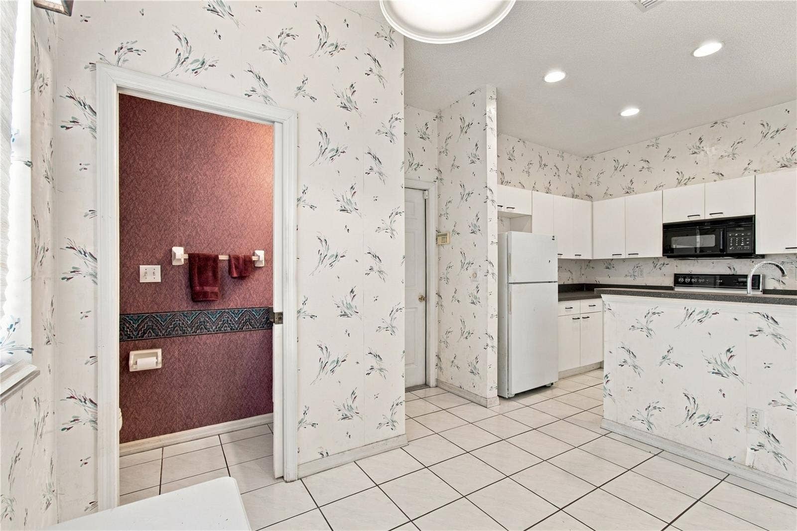 1050 STARKEY ROAD, #907, Largo, FL 33771 1050 STARKEY ROAD, #907, Largo, FL 33771