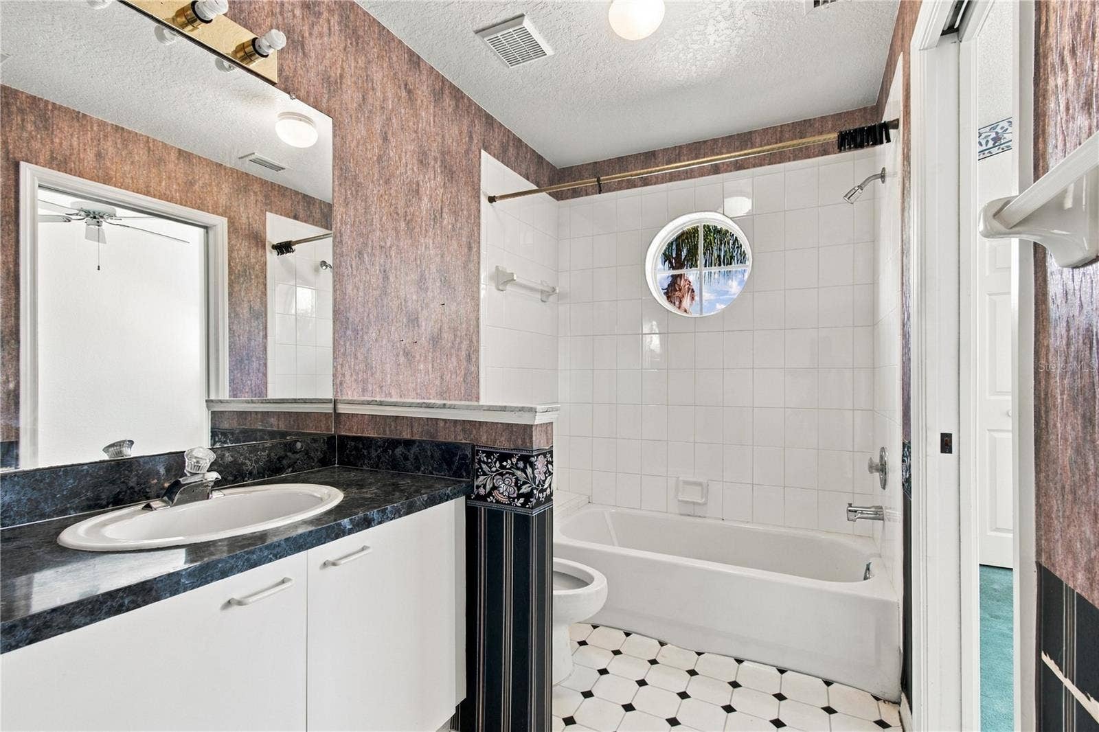1050 STARKEY ROAD, #907, Largo, FL 33771 1050 STARKEY ROAD, #907, Largo, FL 33771