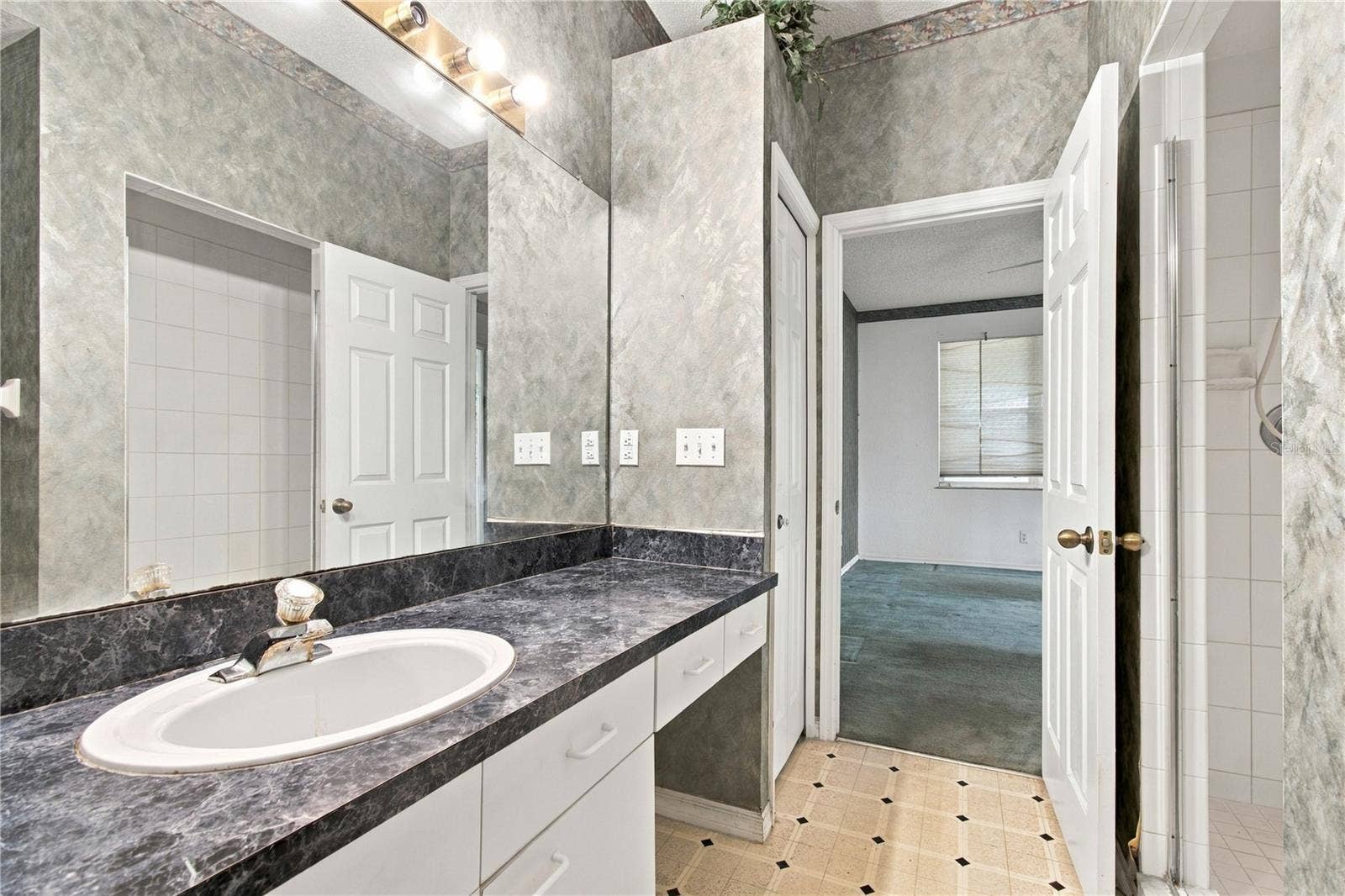 1050 STARKEY ROAD, #907, Largo, FL 33771 1050 STARKEY ROAD, #907, Largo, FL 33771