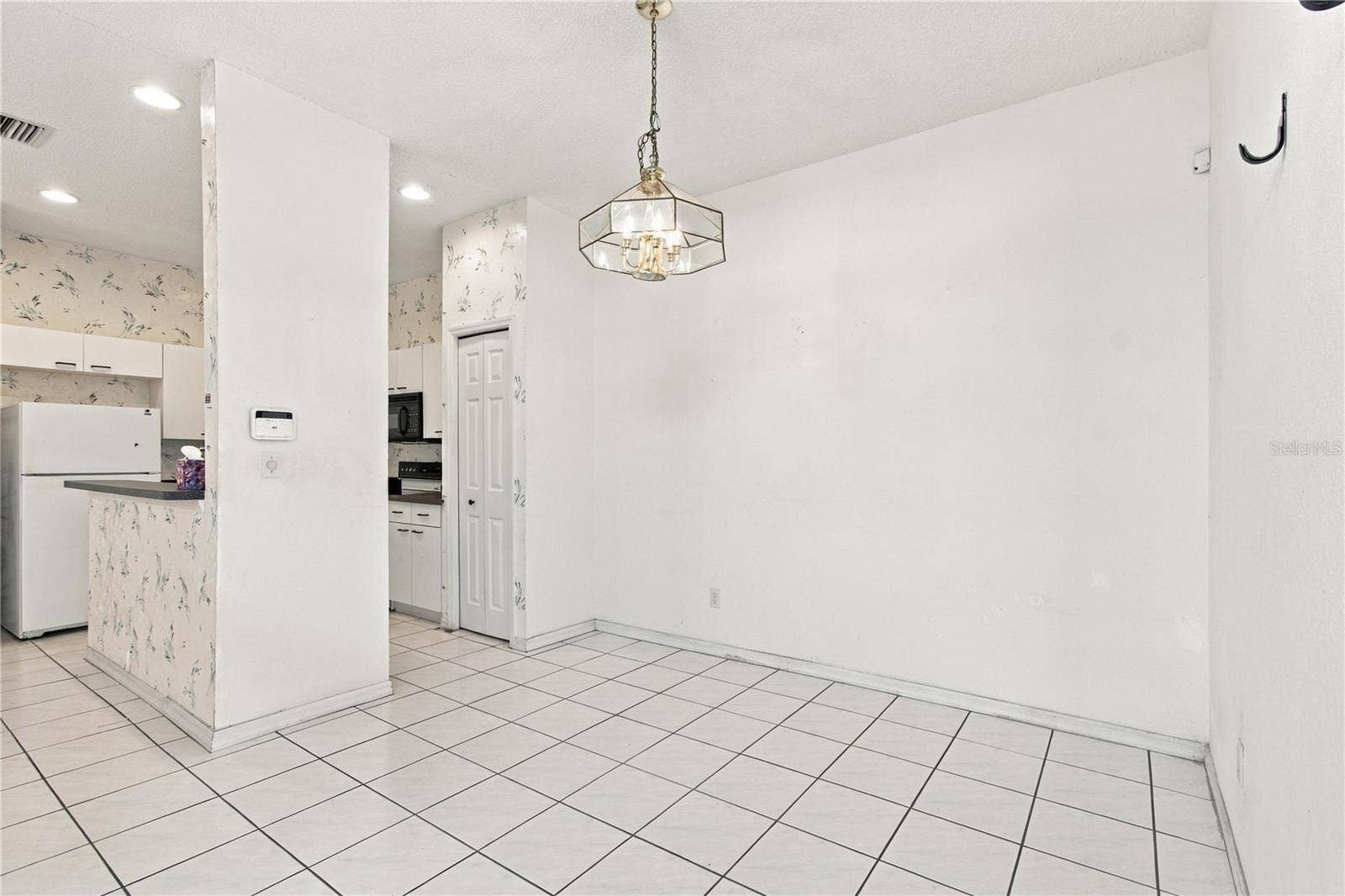 1050 STARKEY ROAD, #907, Largo, FL 33771 1050 STARKEY ROAD, #907, Largo, FL 33771