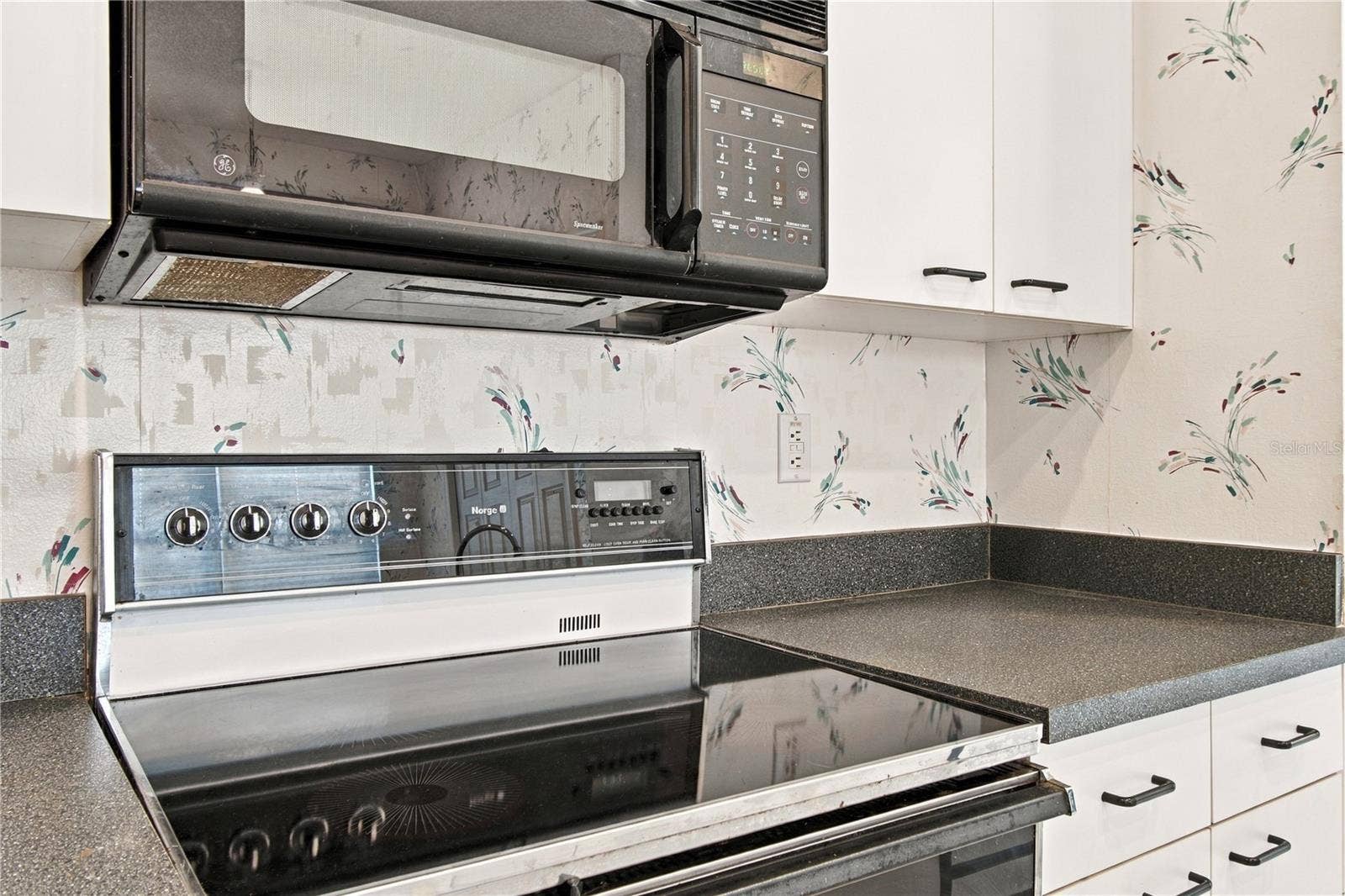 1050 STARKEY ROAD, #907, Largo, FL 33771 1050 STARKEY ROAD, #907, Largo, FL 33771