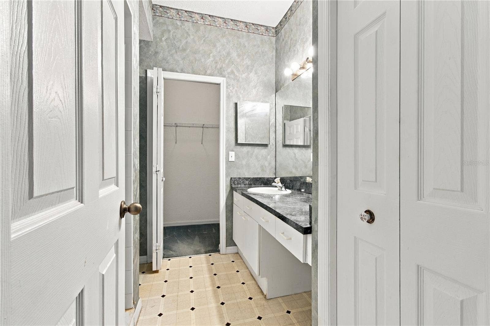 1050 STARKEY ROAD, #907, Largo, FL 33771 1050 STARKEY ROAD, #907, Largo, FL 33771