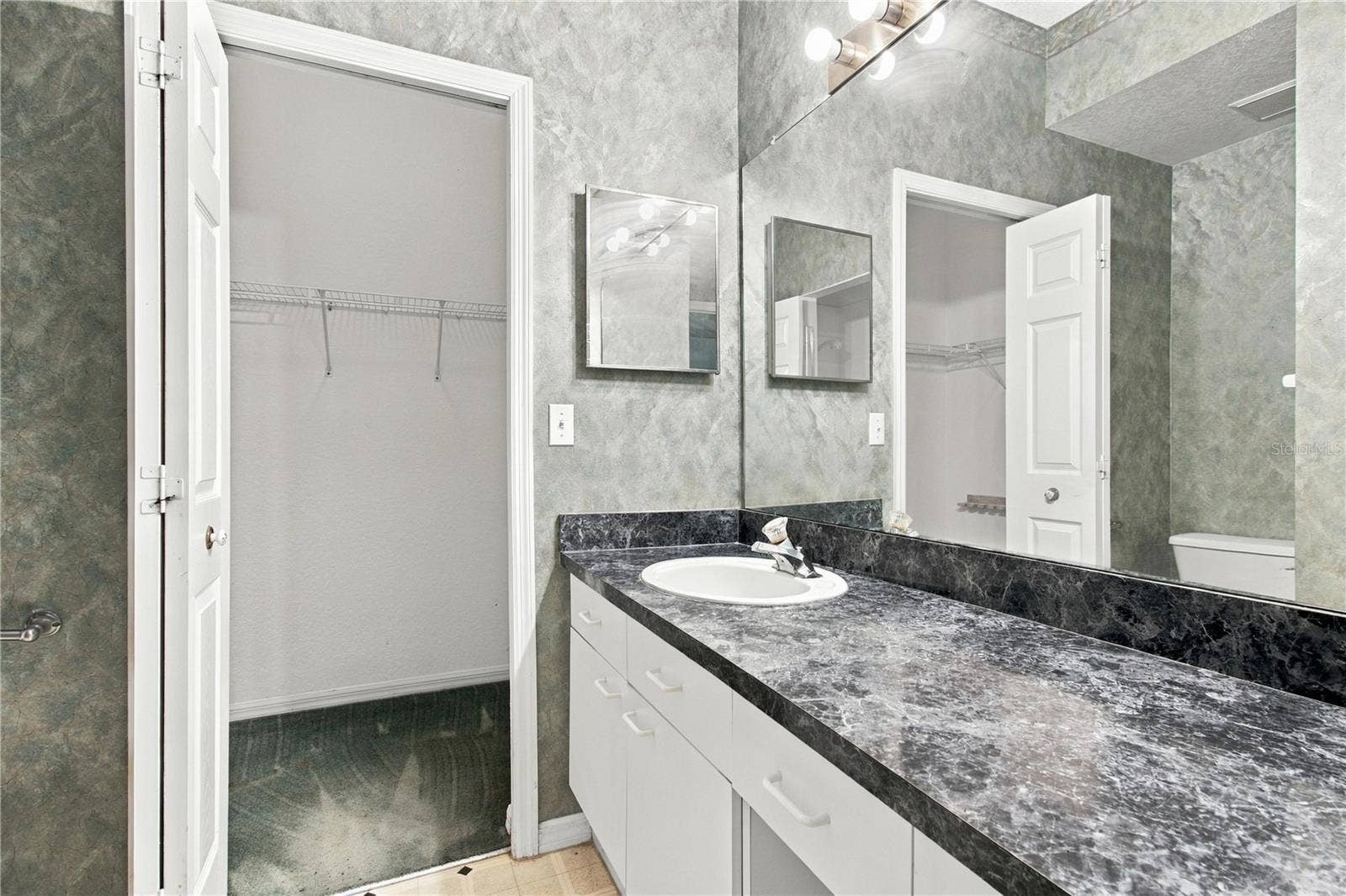 1050 STARKEY ROAD, #907, Largo, FL 33771 1050 STARKEY ROAD, #907, Largo, FL 33771