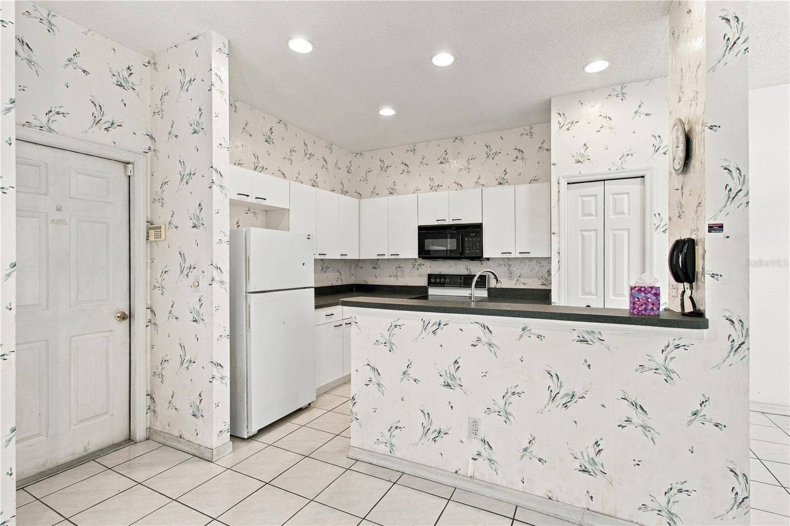 1050 STARKEY ROAD, #907, Largo, FL 33771 1050 STARKEY ROAD, #907, Largo, FL 33771
