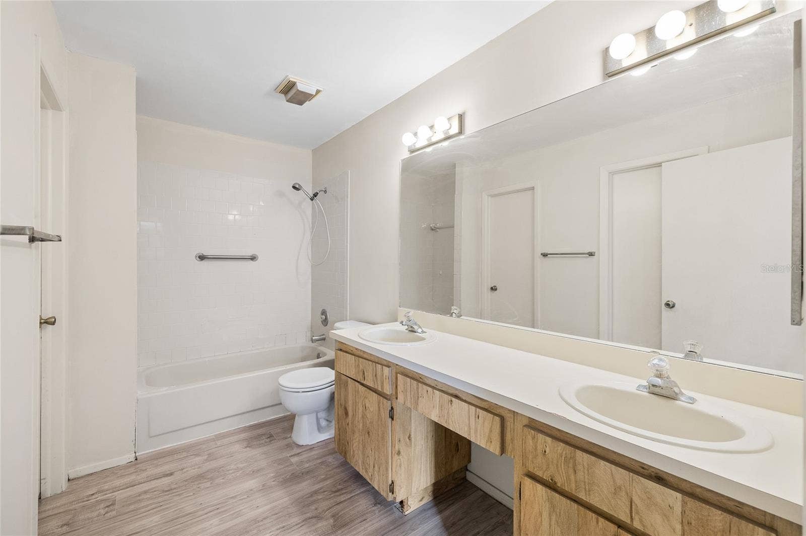 10842 VENICE CIRCLE, Tampa, FL 33635 10842 VENICE CIRCLE, Tampa, FL 33635