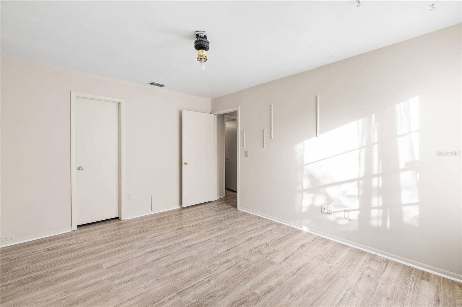 10842 VENICE CIRCLE, Tampa, FL 33635 10842 VENICE CIRCLE, Tampa, FL 33635