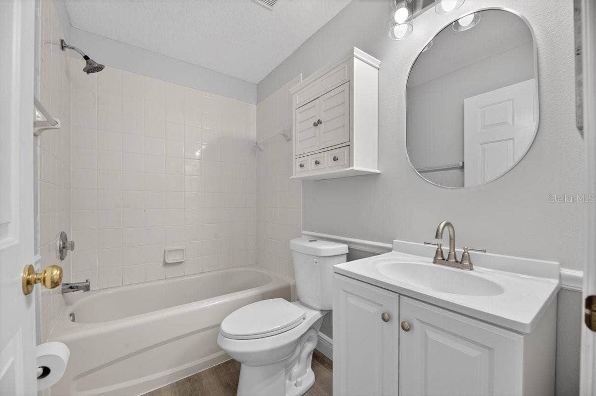10807 HOFFNER EDGE DRIVE, Riverview, FL 33579 Downstairs Full Bathroom