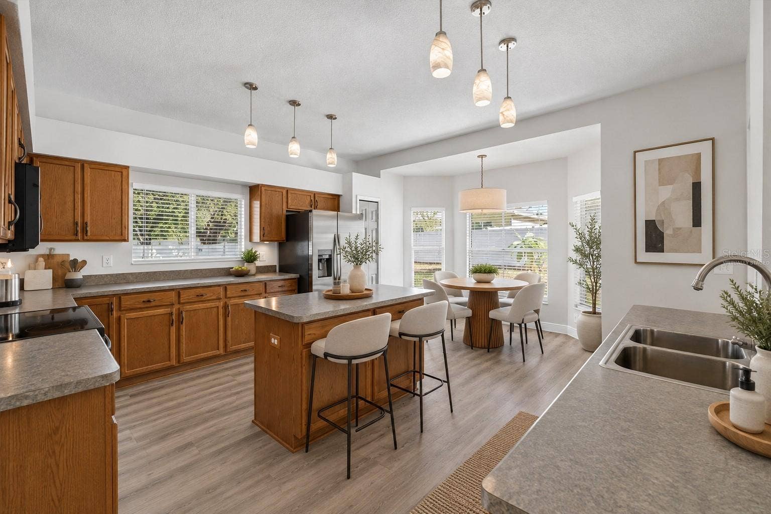 10807 HOFFNER EDGE DRIVE, Riverview, FL 33579 Virtually Staged Kitchen