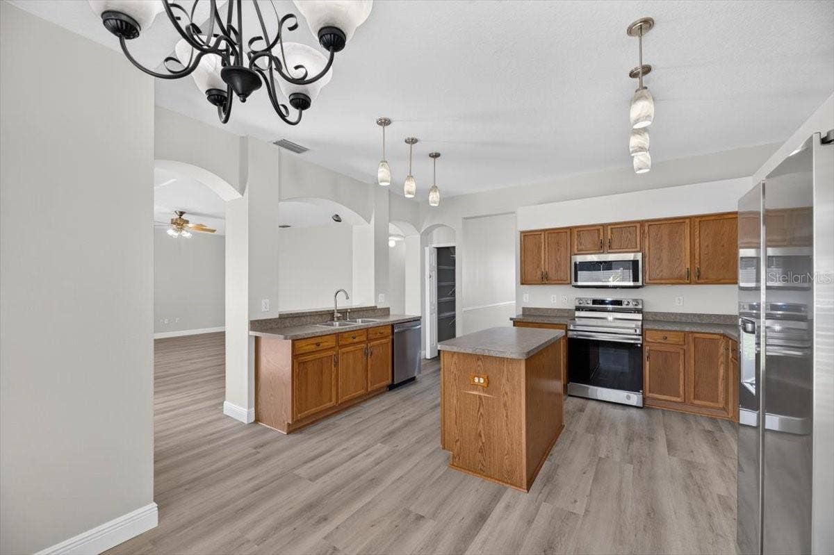 10807 HOFFNER EDGE DRIVE, Riverview, FL 33579 Kitchen