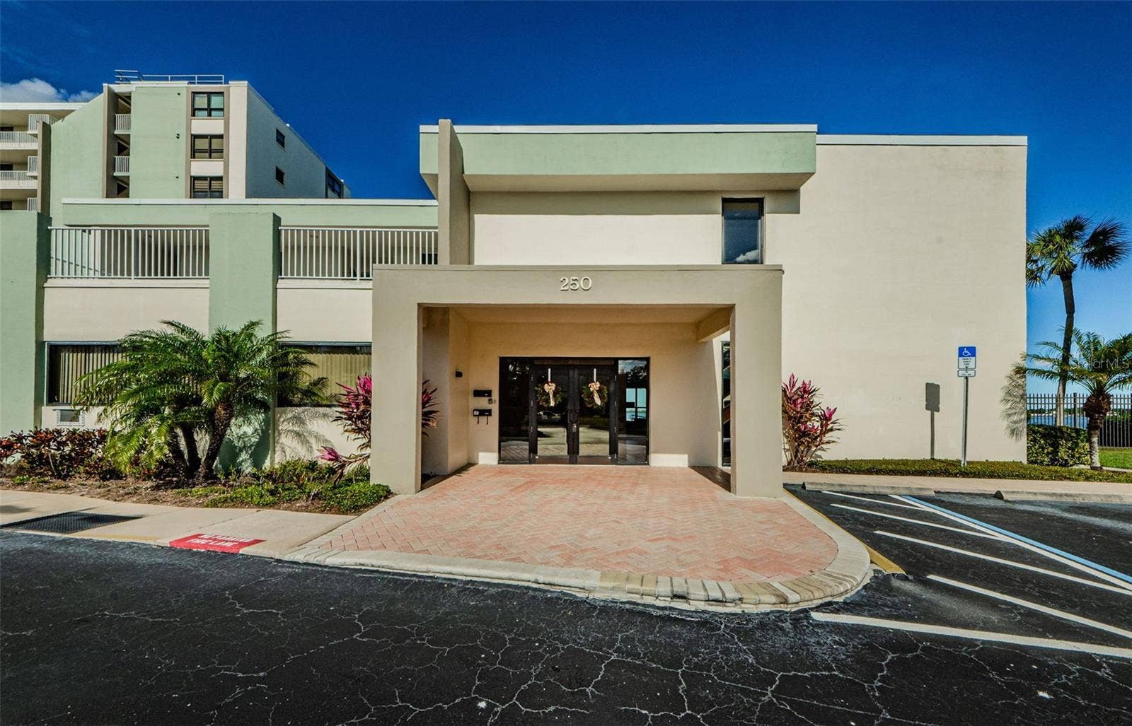200 WOODETTE DRIVE, #401A, Dunedin, FL 34698 200 WOODETTE DRIVE, #401A, Dunedin, FL 34698