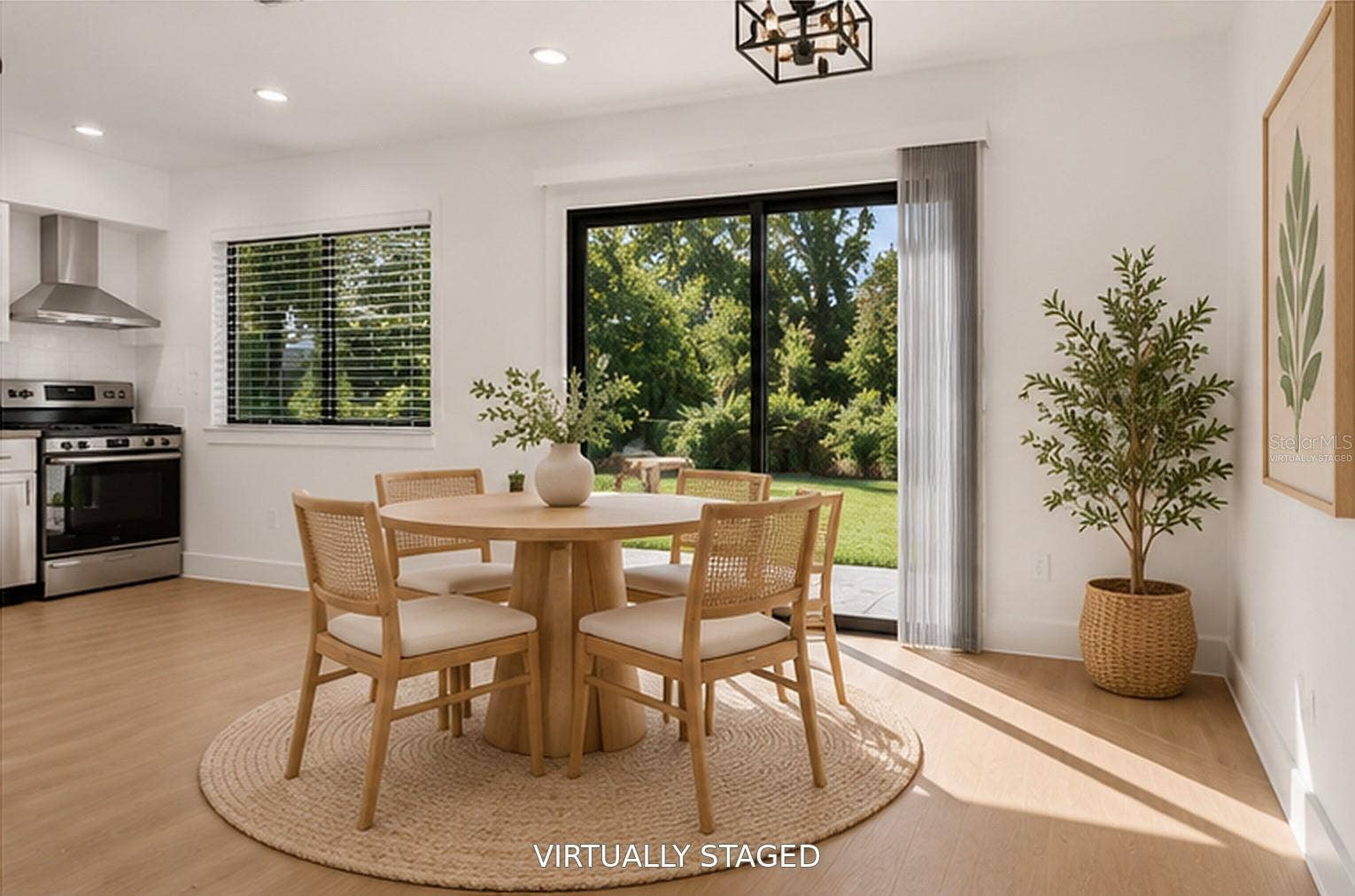 16107 SEA PINES DRIVE, Hudson, FL 34667 VIRTUALLY STAGED. Open dining area makes everyday meals and entertaining a breeze.