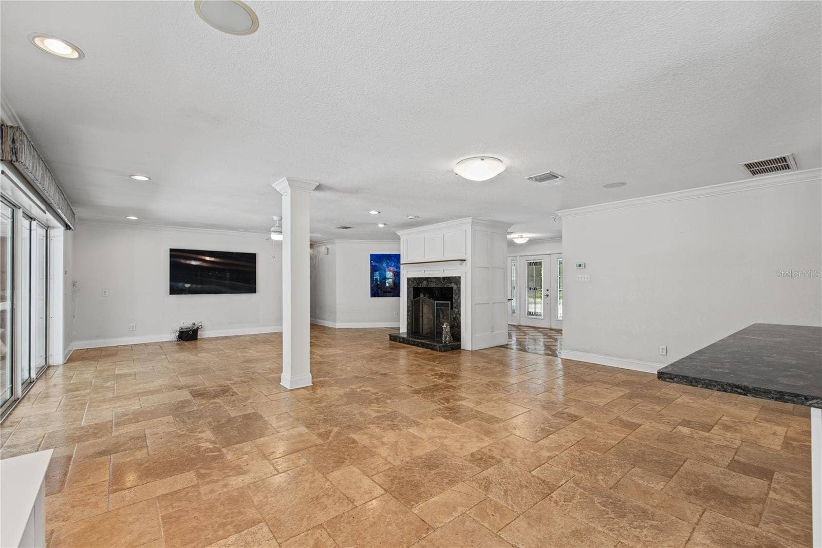 1817 N KEENE ROAD, Clearwater, FL 33755 Great room (5)