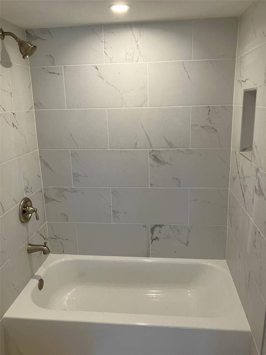 2460 LAURELWOOD DRIVE, #E, Clearwater, FL 33763 Hall Bath
