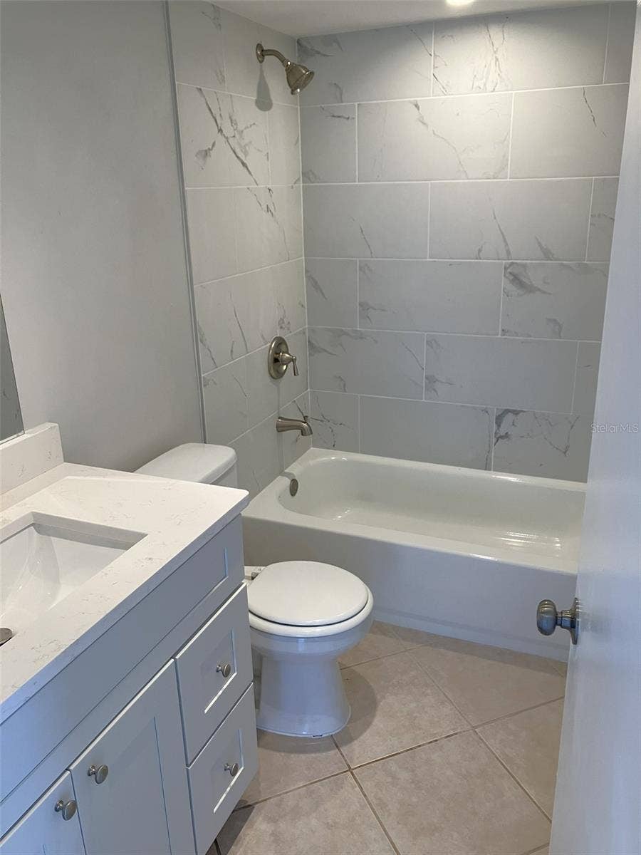 2460 LAURELWOOD DRIVE, #E, Clearwater, FL 33763 Hall Bath
