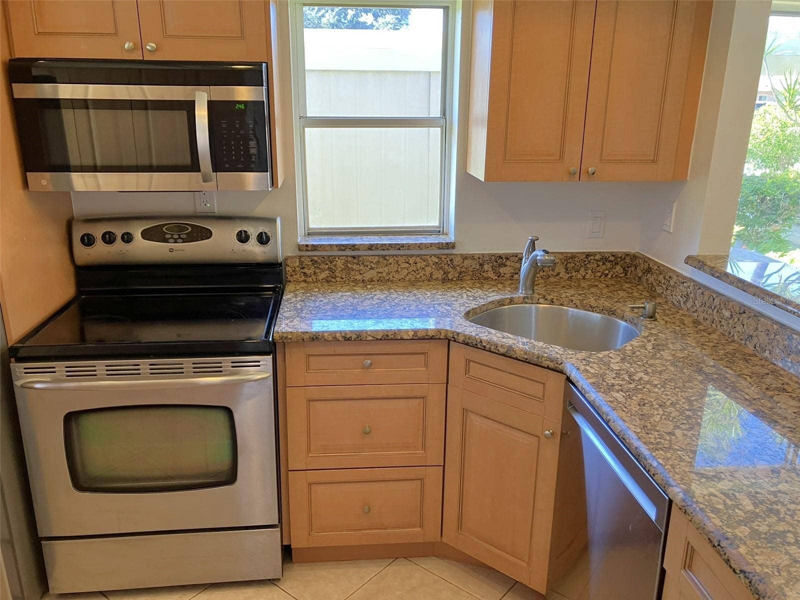 2460 LAURELWOOD DRIVE, #E, Clearwater, FL 33763 2460 LAURELWOOD DRIVE, #E, Clearwater, FL 33763