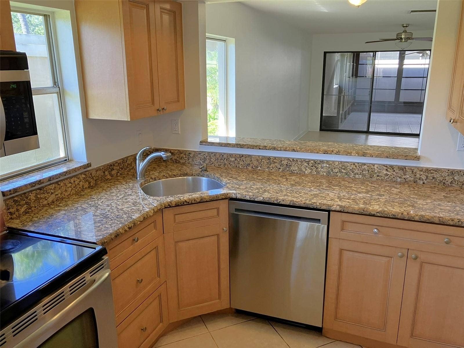 2460 LAURELWOOD DRIVE, #E, Clearwater, FL 33763 2460 LAURELWOOD DRIVE, #E, Clearwater, FL 33763